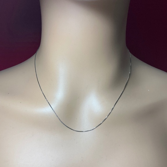 Sterling Silver Chain / Necklace. 18 inches long - Picture 1 of 4
